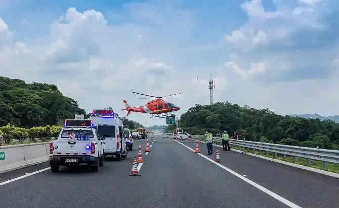 平果高速公路汽车救援案例